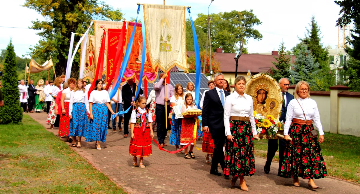 procesje, DOŻYNKI PARAFIALNE BORZĘCINIE DUŻYM - zdjęcie, fotografia