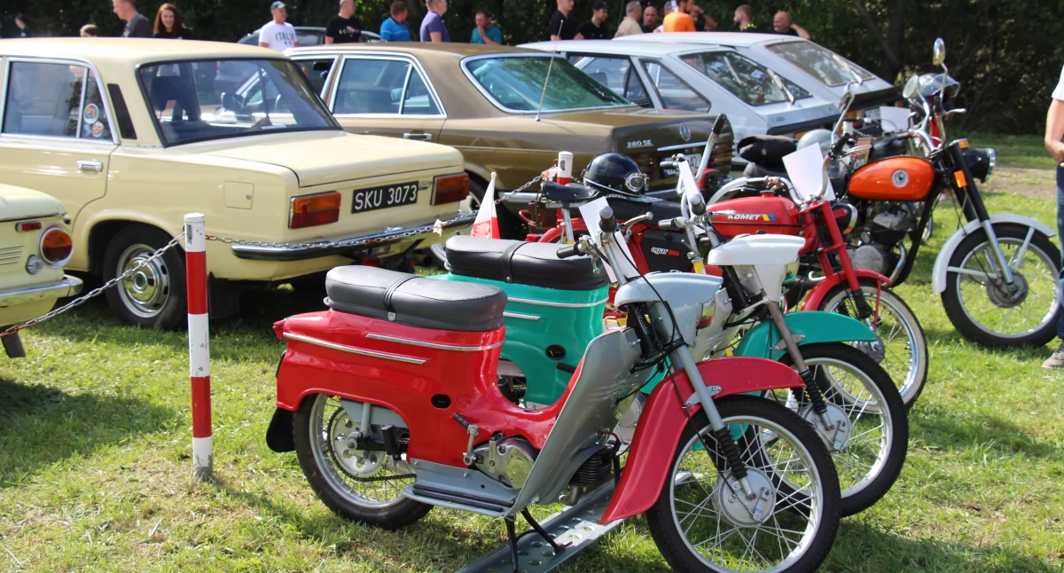 pikniki, uroczystosci, DZIEŃ MĘŻCZYZNY STARYCH SAMOCHODÓW MOTOCYKLI - zdjęcie, fotografia