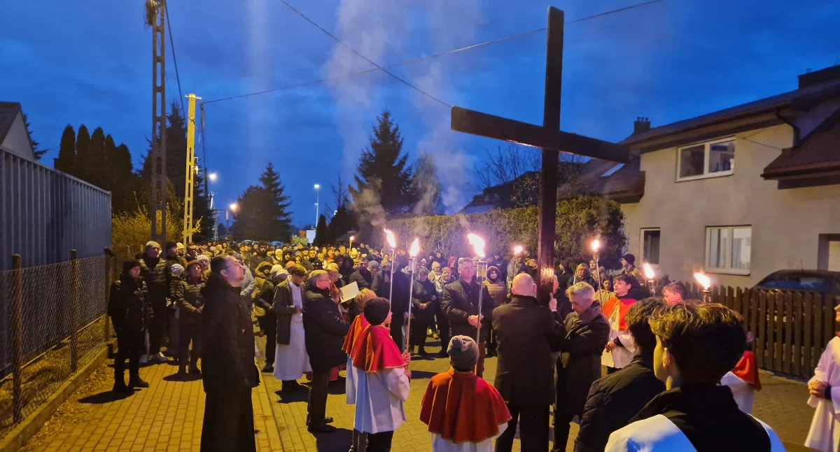 procesje, DROGA KRZYŻOWA NASZYMI ULICAMI - zdjęcie, fotografia