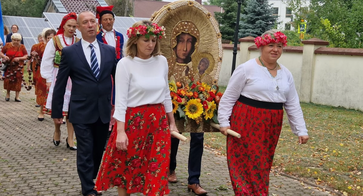procesje, DOŻYNKI PARAFIALNE BORZĘCINIE DUŻYM - zdjęcie, fotografia