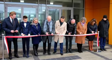 OTWARCIE NOWEGO SKRZYDŁA W SZKOLE W ZIELONKACH-PARCELA