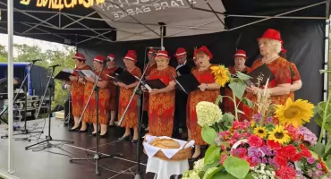 DOŻYNKI GMINNE NA PLACU CHOPINA W BORZĘCINIE D.